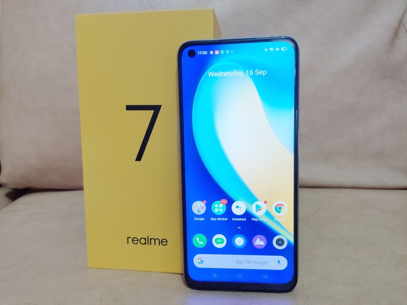 realme 7 dan box tampak depan