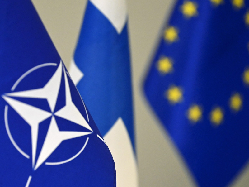 Ilustrasi bendera NATO, Finlandia, dan Uni Eropa