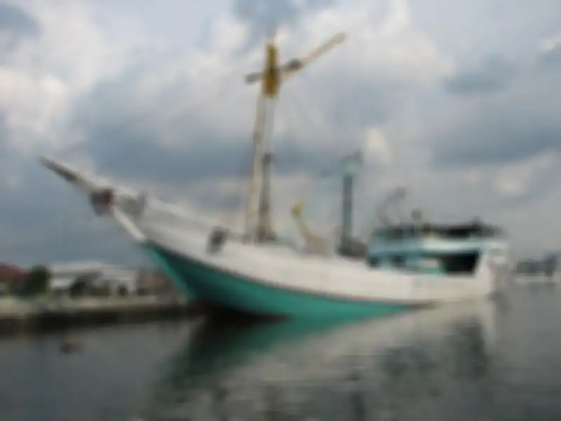 Kapal pinisi kebanggaan Indonesia