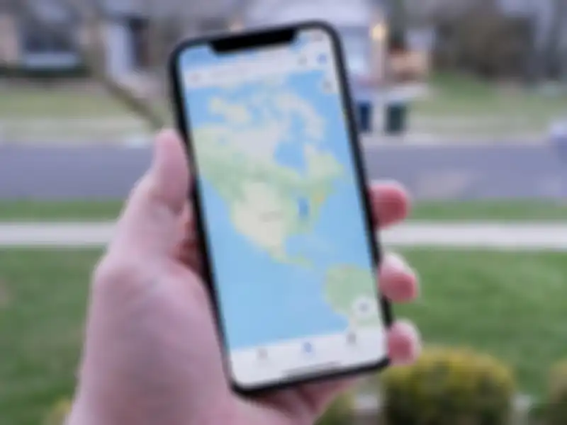 Ilustrasi Google Maps di iPhone