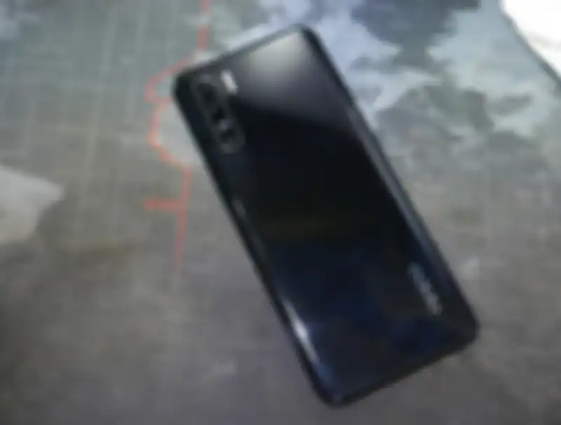 Sisi Belakang Oppo Reno3