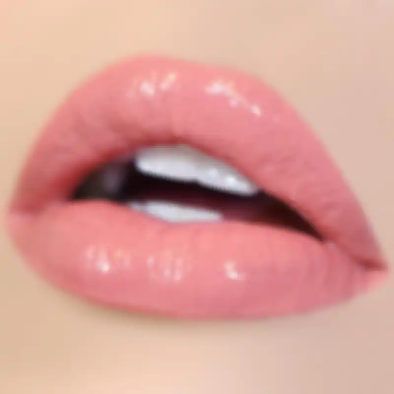 glossy lips
