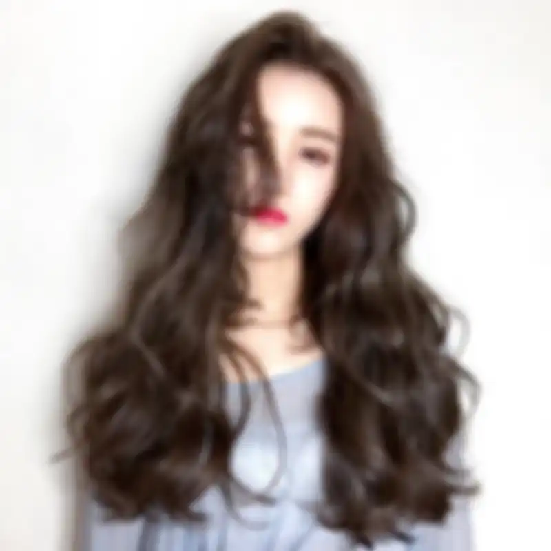 Rambut wavy bergelombang ala Leo