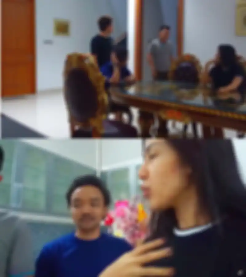 Ruang makan dan dapur rumah Benua & Rey Utami
