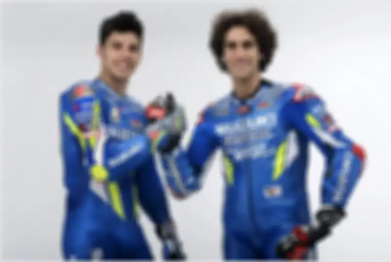 Duo pembalap Tim Suzuki Ecstar Alex Rins dan Joan Mir bikin kejutan buat fans Indonesia