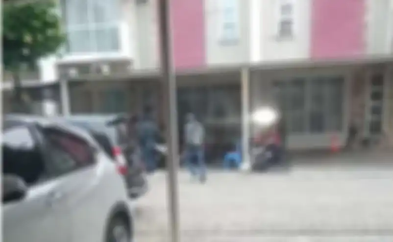 Potongan video salah satu rumah warga disatroni kelompok bersenjata api dan senjata api di Green Lake City Tangerang