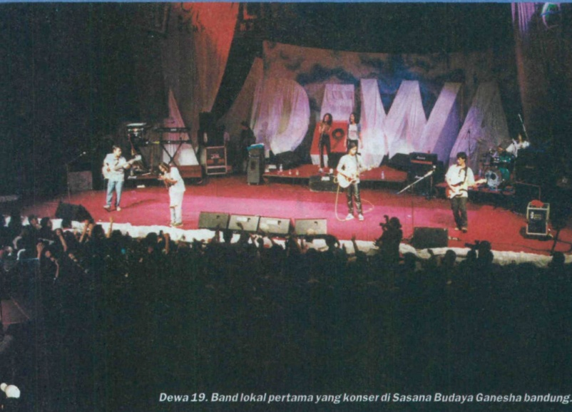Potret Dewa 19 saat manggung di Sasana Budaya Ganesha Bandung (1997)