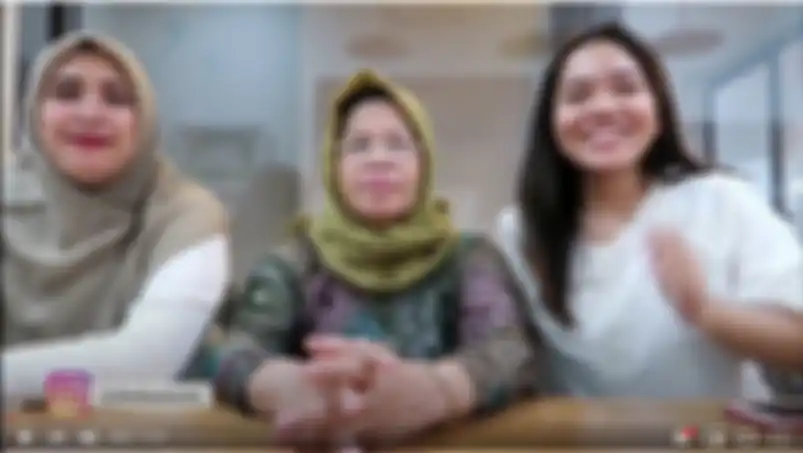Kakak ipar, ibunda, dan sepupu Rizky Billar berbicang-bincang soal kedekatan sang aktor dengan Lesty Kejora.