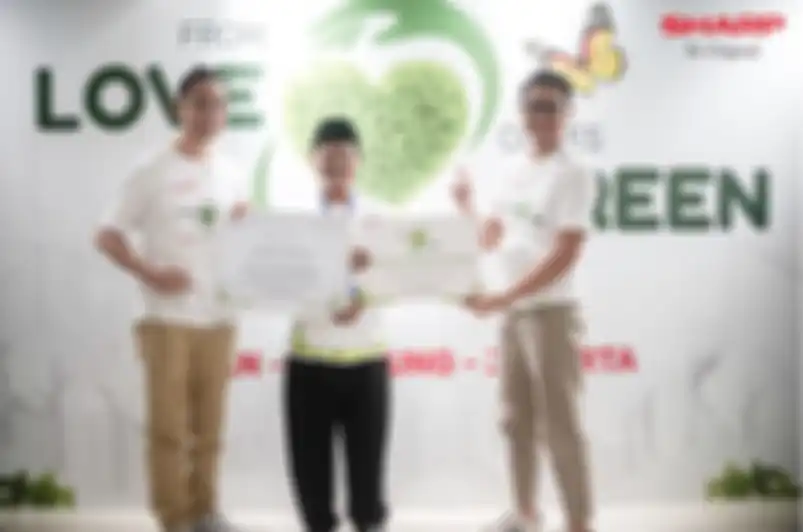 Perwakilan SHARP bersama Kepala Sekolah SMA 110 Jakarta (28/1/23)