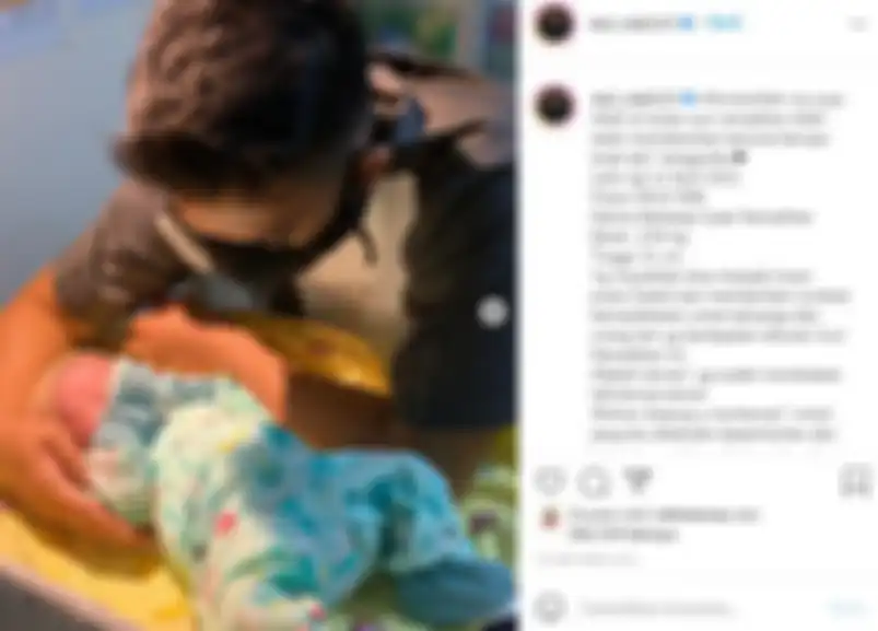 Rizki DA memposting fotonya dengan sang buah hati.
