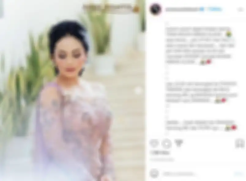Kebaya ungu pesanan Krisdayanti yang dirancang oleh Anne Avantie.