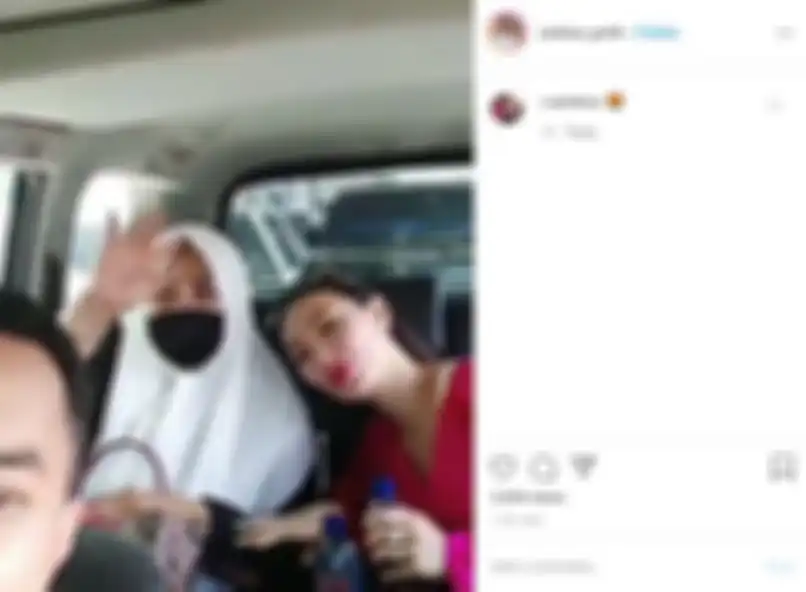 Zaskia Gotik dijemput ibu mertua di bandara