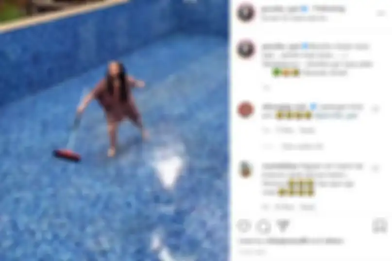 Jennifer Jill pede bersihkan sendiri kolam renangnya 