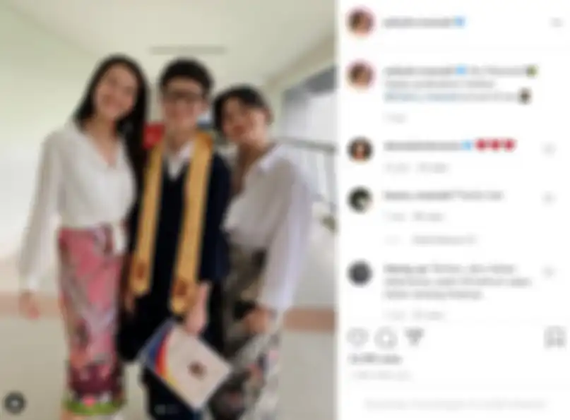 Aaliyah massaid, zahwa hadir pada wisuda sang adik Keanu Massaid