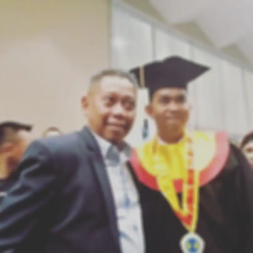 Foto keluarga Tukul Arwana sebelum istrinya meninggal bikin terharu. Ini alasan Tukul Arwana angkat Ega Prayudi jadi anak sulungnya. 