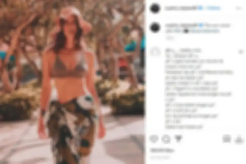 penampilan Sophia Latjuba pakai bikini
