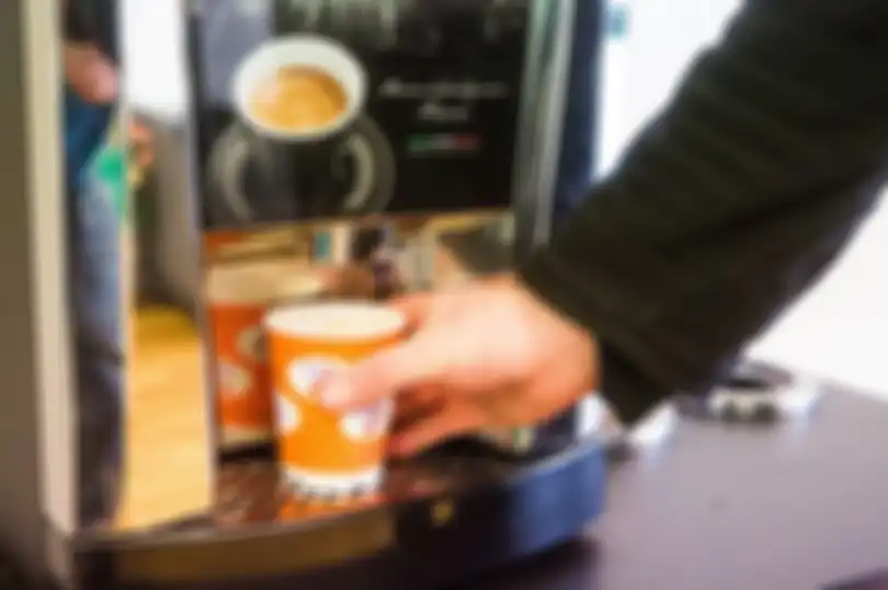 Seorang Mahasiswa Diduga Menaruh Pemutih di Mesin Kopi untuk Meracuni Teman di Asrama Bahkan Sudah Meneliti Jumlah yang Tepat untuk Digunakan
