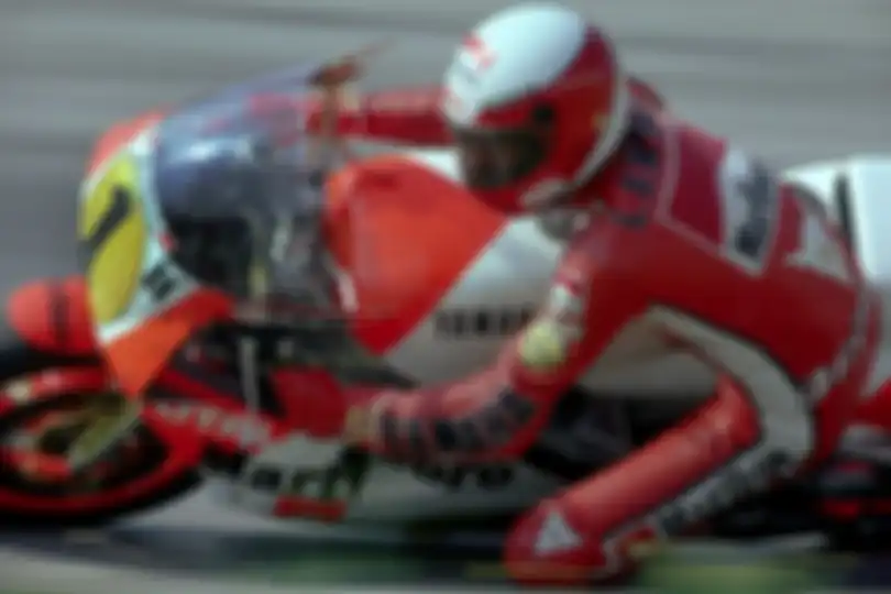 Eddie Lawson bersama Yamaha YZR500
