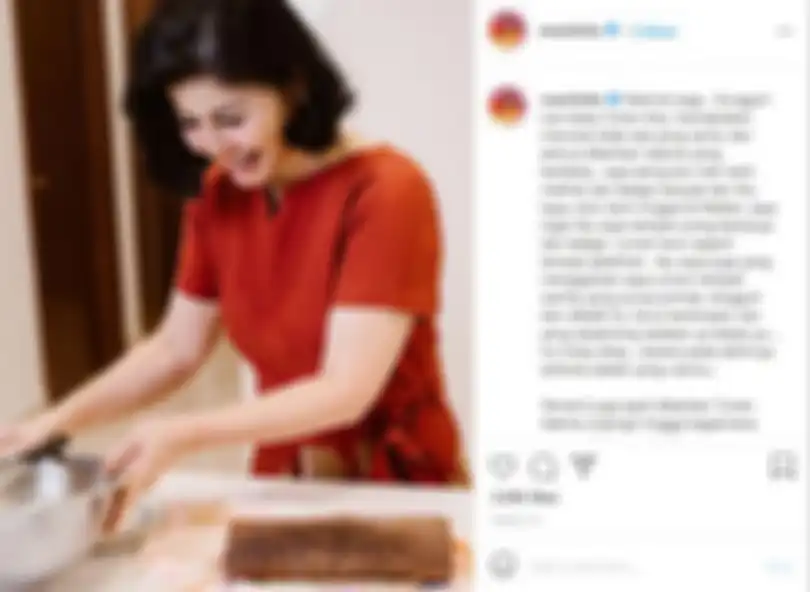 Desire Tarigan berjualan kue
