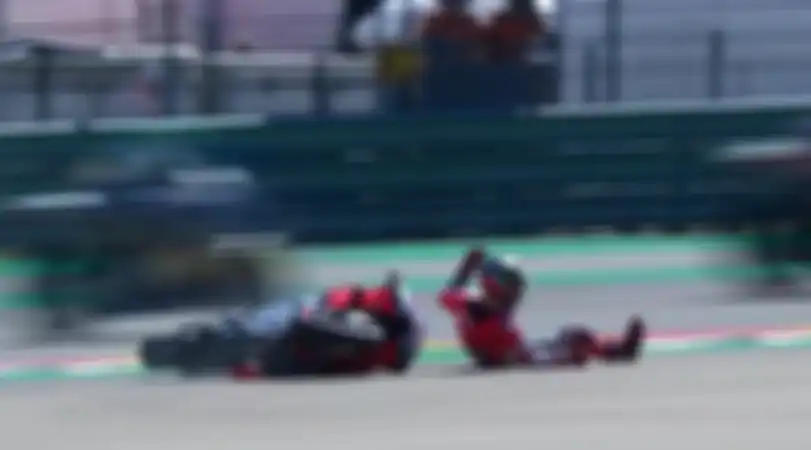 Jorge Lornzo jatuh di awal balap MotoGP Aragon.