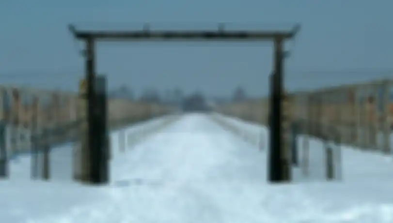 Pintu gerbang di Auschwitz Birkenau menuju krematoria IV dan V.