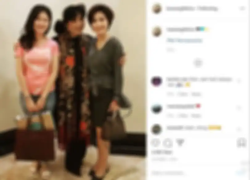 Ibunda Feli bersama Anne Avantie