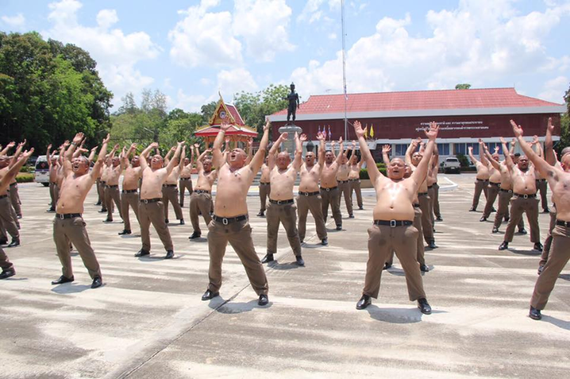 polisi kelebihan berat badan di Thailan dikirim ke kam Penghancuran Perut Buncit.