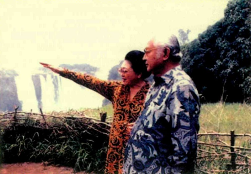 Soeharto dan Ibu Tien