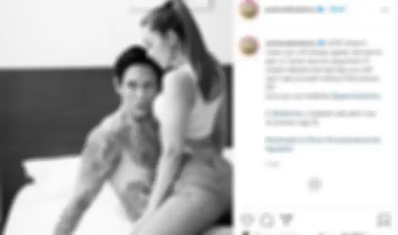 Andrea Dian memamerkan foto mesranya dengan Ganindra Bimo di atas ranjang.