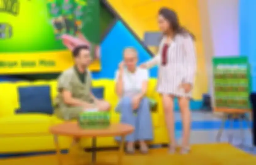 Nikita Mirzani menangis saat bercerita.
