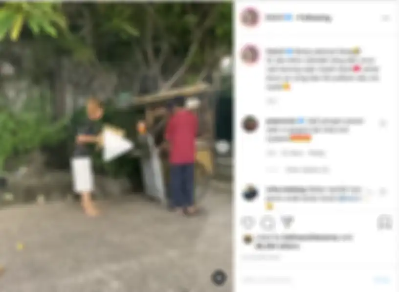 Tak malu jajan di gerobak keliling, Inul Daratista pamer bakar sendiri sate pesanannya
