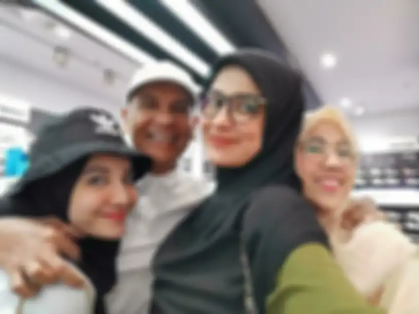Zaskia Sungkar, Mark Sungkar, Shireen Sungkar, Santi Asokamala