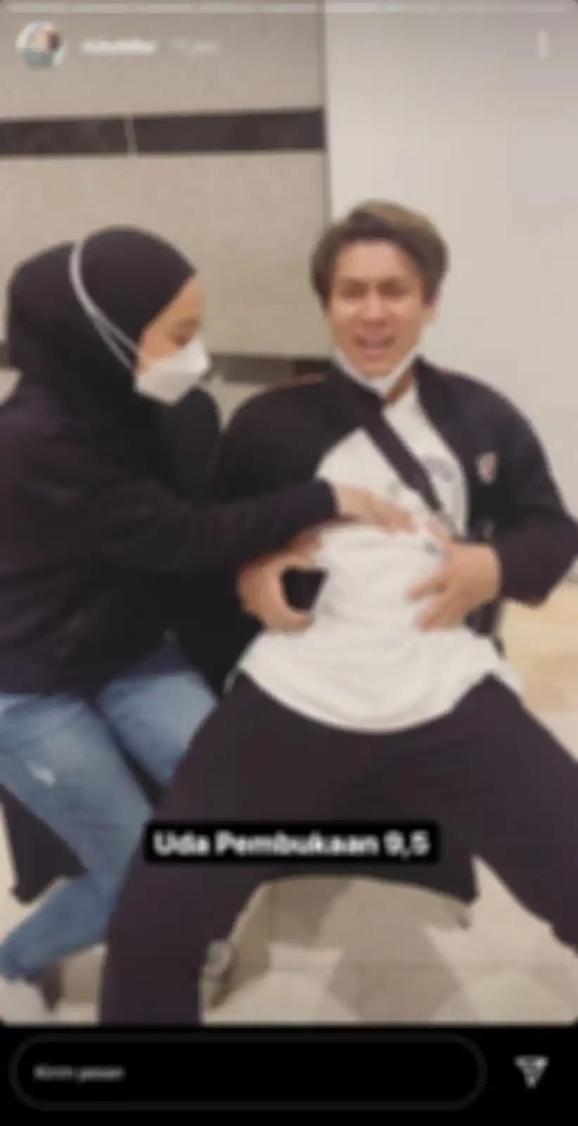 Lesti Kejora dan Rizky Billar parodikan ibu hamil.
