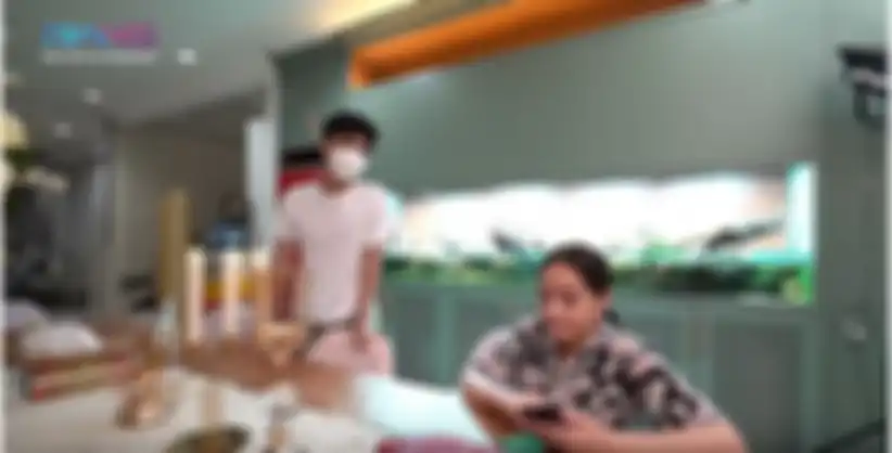Dimas Ramadha minta dibuatkan mie instan oleh Nagita Slavina yang sedang syuting endorse.