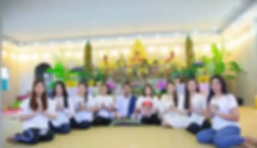 Ong Dam Sorot bersama 8 istrinya