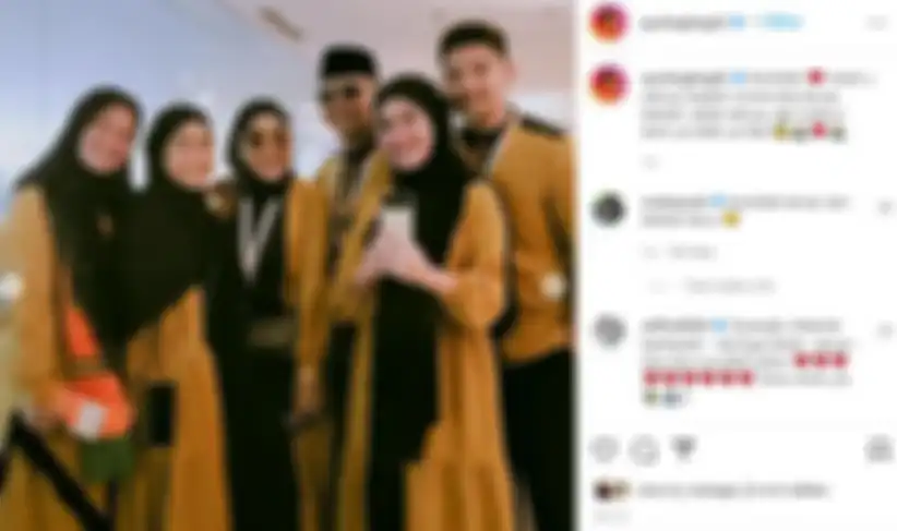 Ayu Ting Ting dan keluarganya berangkat umrah bersama