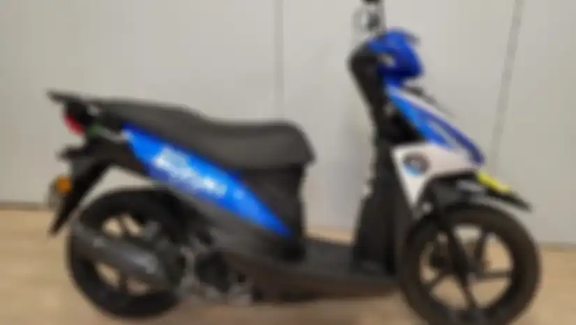 Modifikasi motor Suzuki Address pakai livery Suzuki Ecstar Team MotoGP.