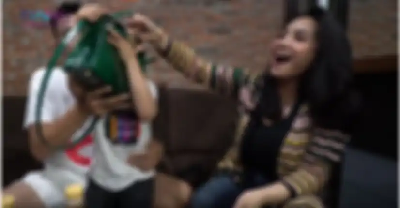Rafathar menarik tas mahal milik Nagita