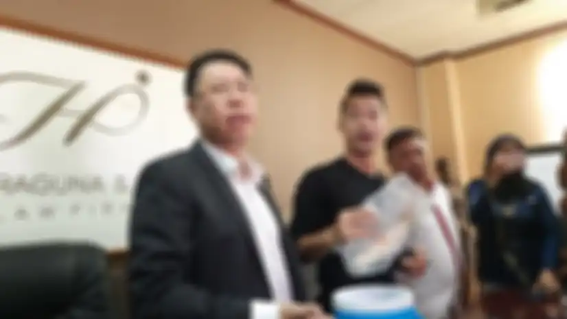Eza Gionino saat ditemui Grid.ID bersama kuasa hukumnya, Henry Indraguna, di kawasan Permata Hijau, Jakarta Selatan, Selasa (14/1/2020).