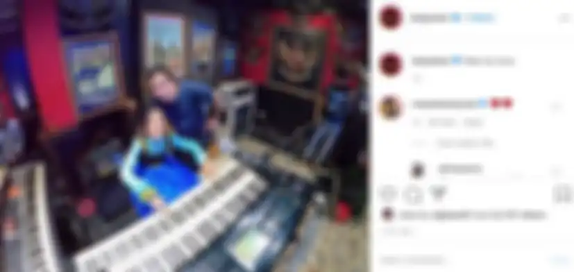 Maia Estianty terlihat mengomentari foto Dul Jaelani dan Shafeea 