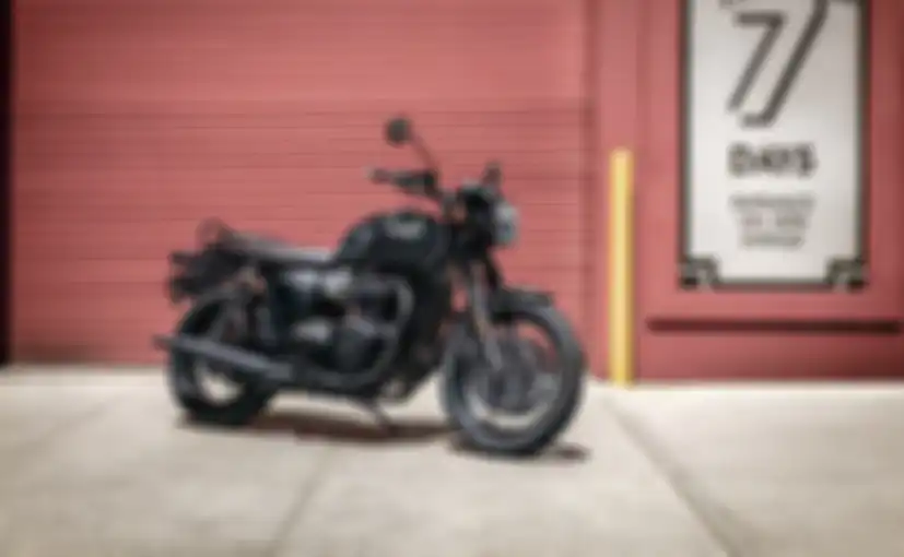 riumph Bonneville T120 Black Front 3 Quarter