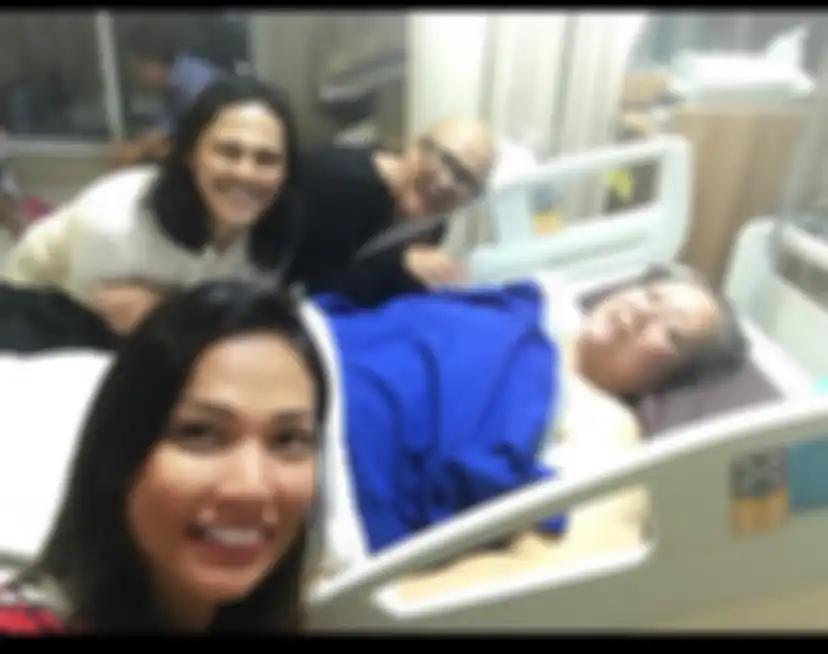 Kenangan Shanty Paredes bersama Ria Irawan dan ibunya semasa hidup.