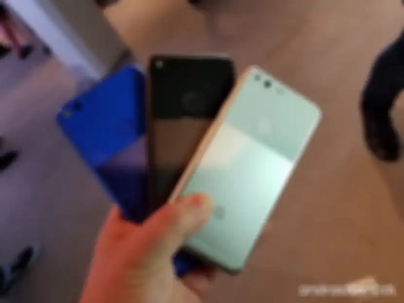 Varian warna Google Pixel seri pertama