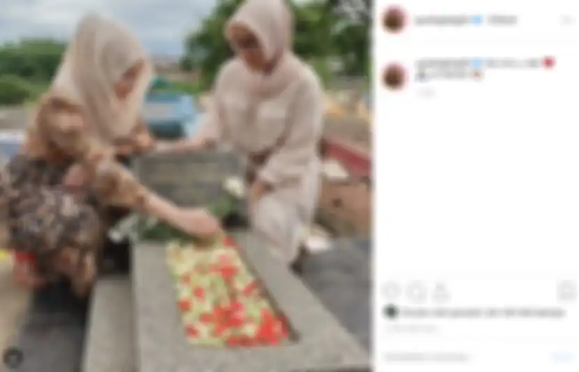 Ayu Ting Ting berziarah ke makam adik lelakinya