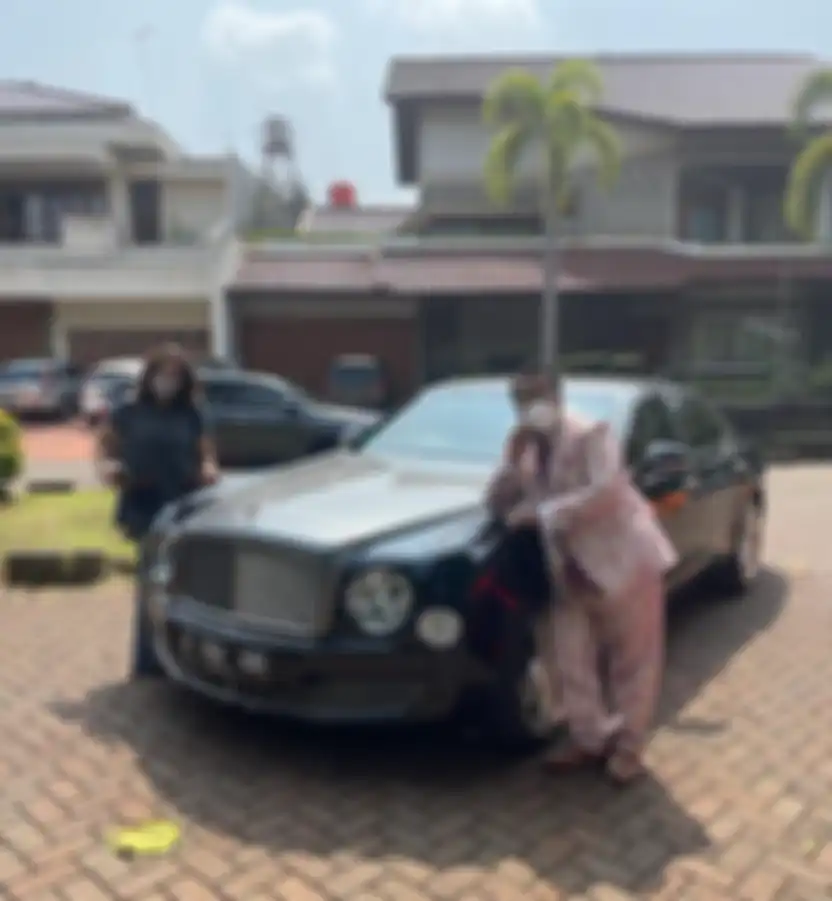 Foto emak-emak pencuri susu yang diunggah Hotman Paris tentu saja menjadi perbincangan netizen. Pemilik toko akhirnya minta maaf di depan polisi.