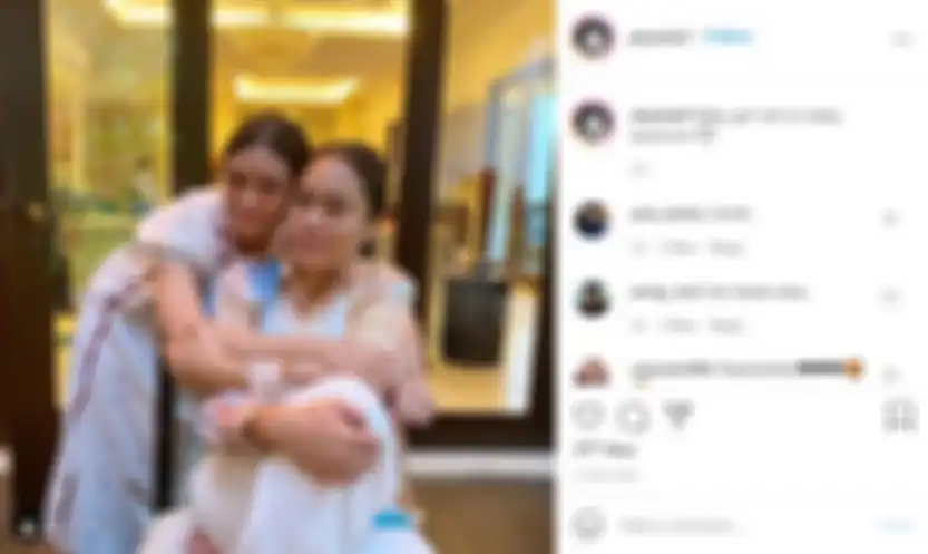 Alleia Anata Irham bersama sang tante saat momen lebaran.