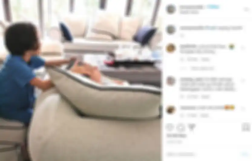Potret  Noah saat sedang pijiti Bunga Citra Lestari jadi sorotan netizen.