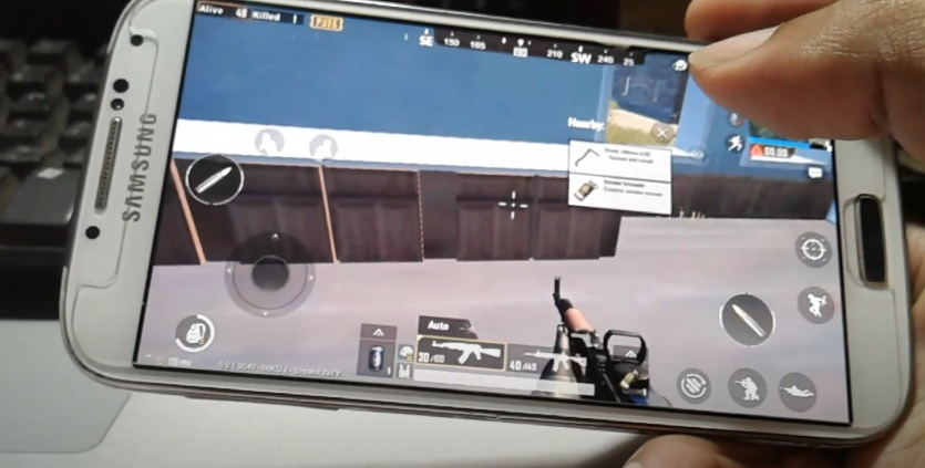 Ilustrasi YouTuber main PUBGM di Samsung Galaxy S4