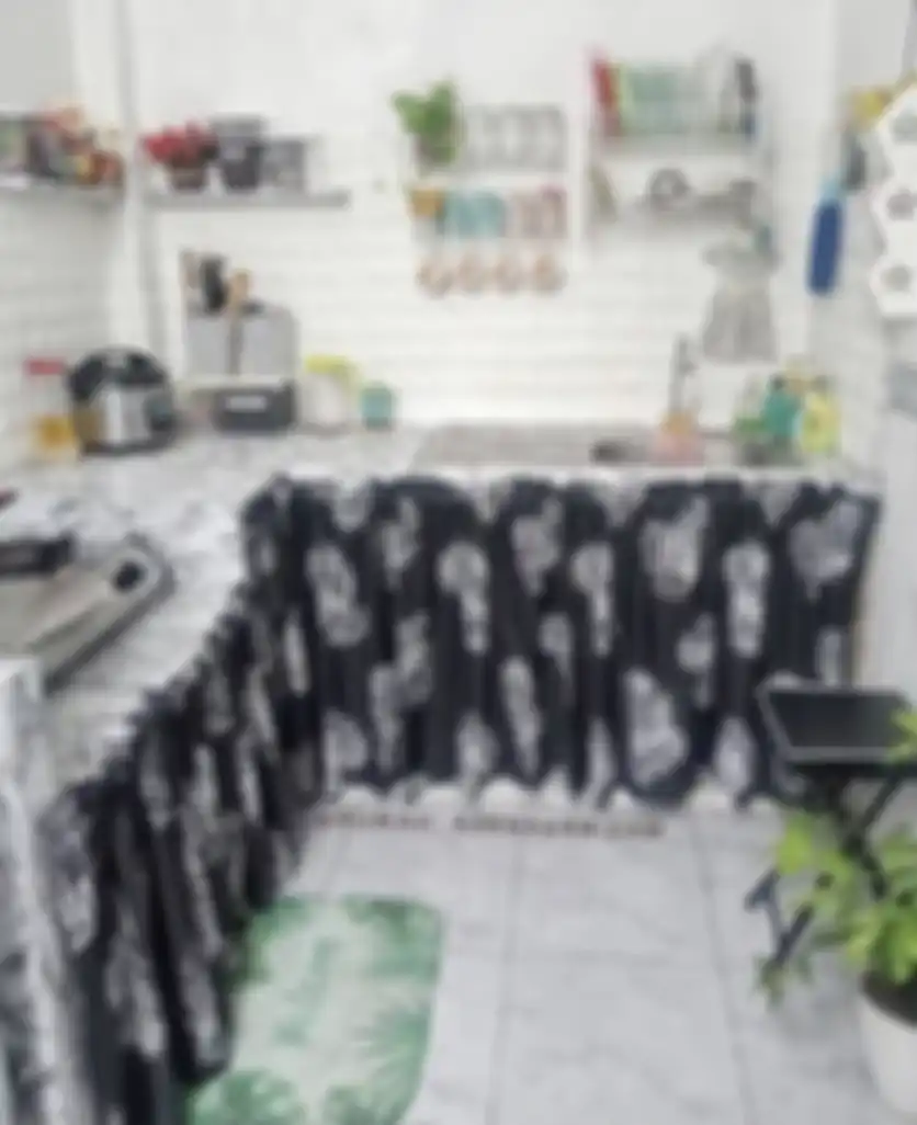 Desain dapur kecil rumah subsidi bikin lahan sempit jadi berkash. Mata Ibu-ibu sampai terbelalak lihat foto aplikasinya seperti begini.
