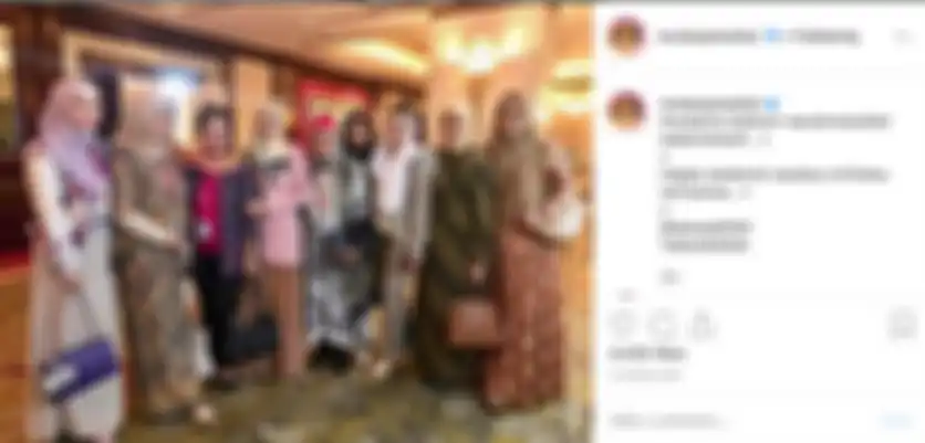 Mulan Jameela bersama ibu-ibu anggota DPR RI